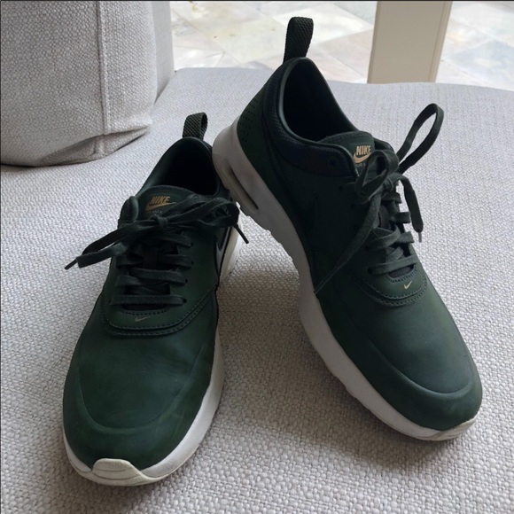 Nike Shoes - NIKE ARMY GREEN SNEAKERS